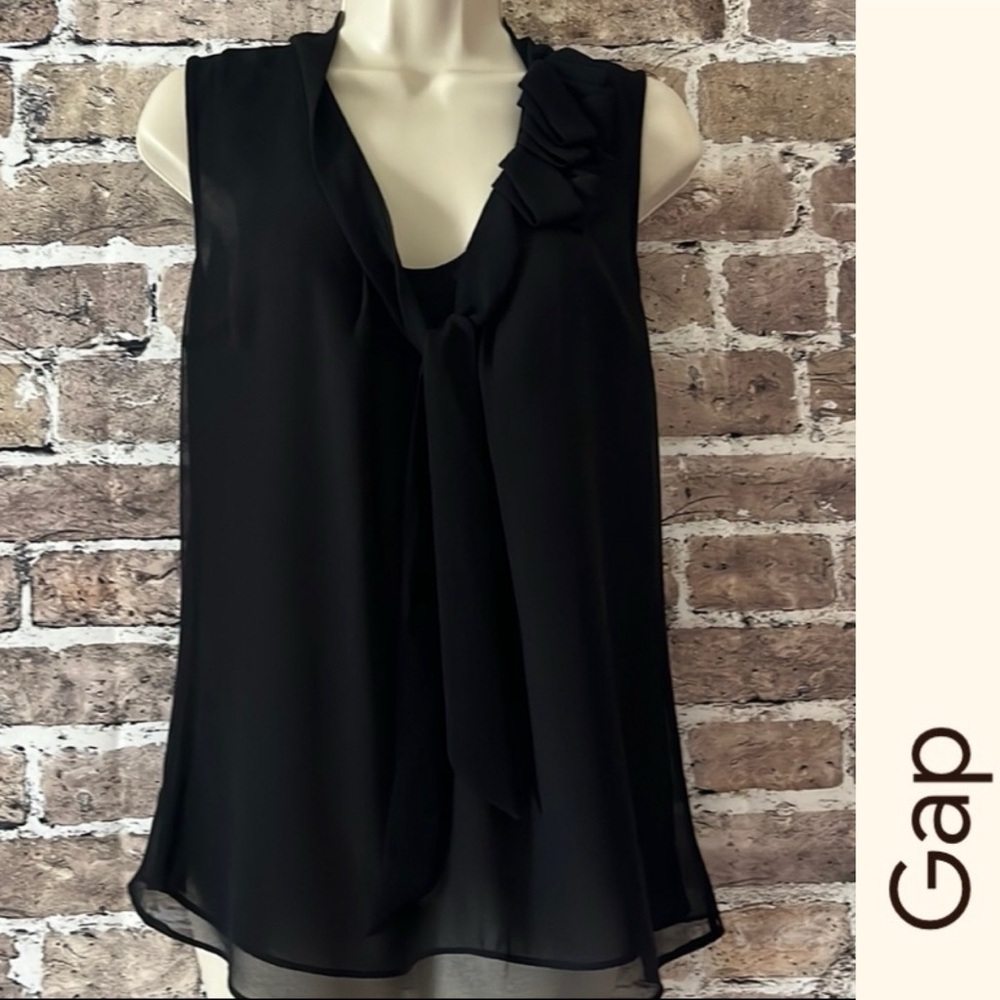 GAP Women’s Sleeveless Blouse Top